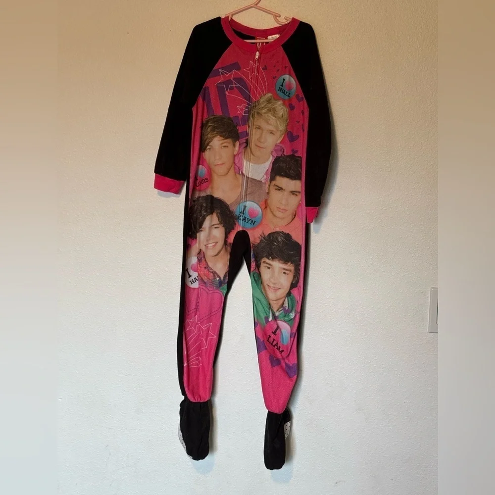 One Direction Girls Pink and Black size 6 footie pajamas